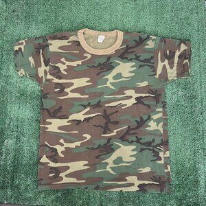 Vintage 90s Woodland Camo T-Shirt Army Military Forest Tee